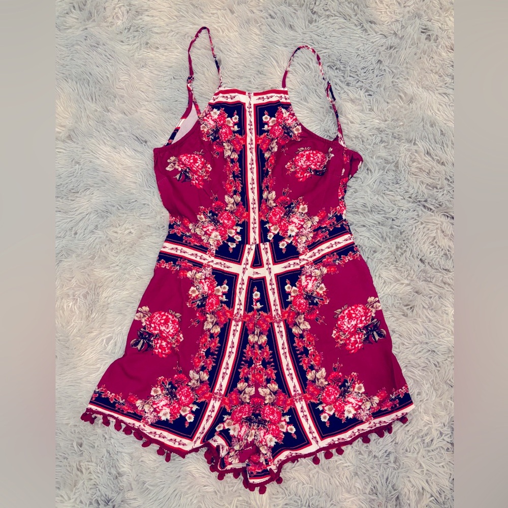 NWT Lovely Floral Romper with such a cute back! Love the bottom of the shorts M